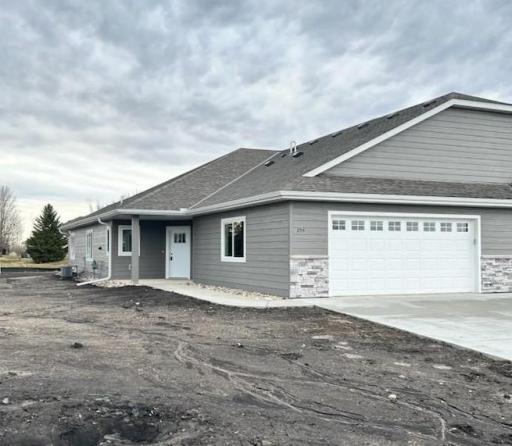 254 Eau Claire Avenue SE, Hutchinson, MN 55350