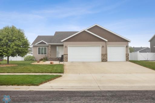 4941 Chelsea Lane S, Fargo, ND 58104