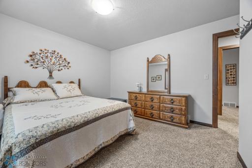 4941 Chelsea Lane S, Fargo, ND 58104