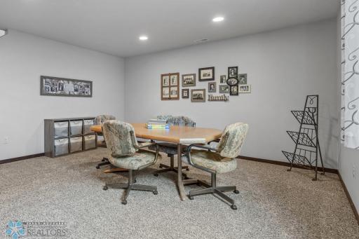 4941 Chelsea Lane S, Fargo, ND 58104