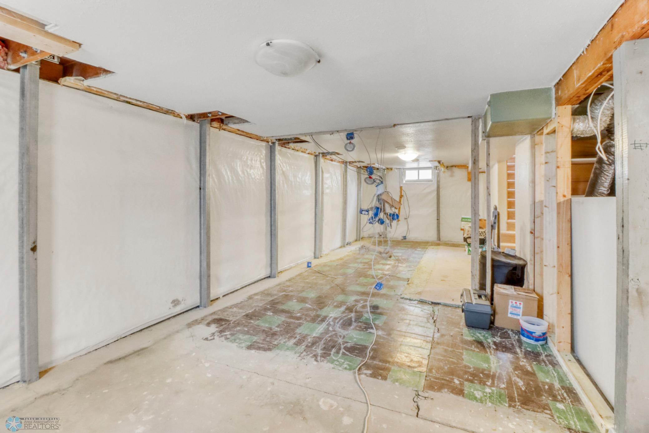 Basement1_1.JPG