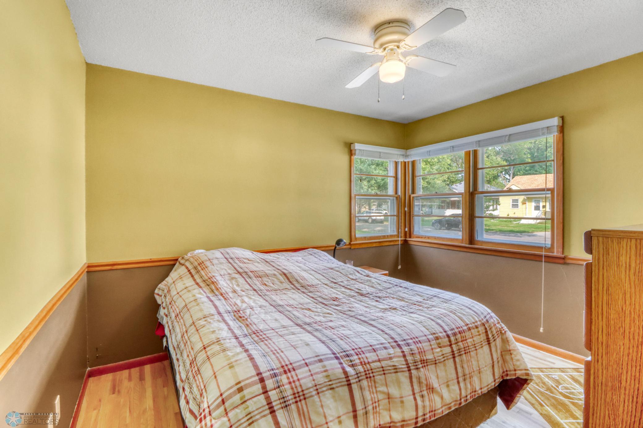 Bedroom2_1.JPG