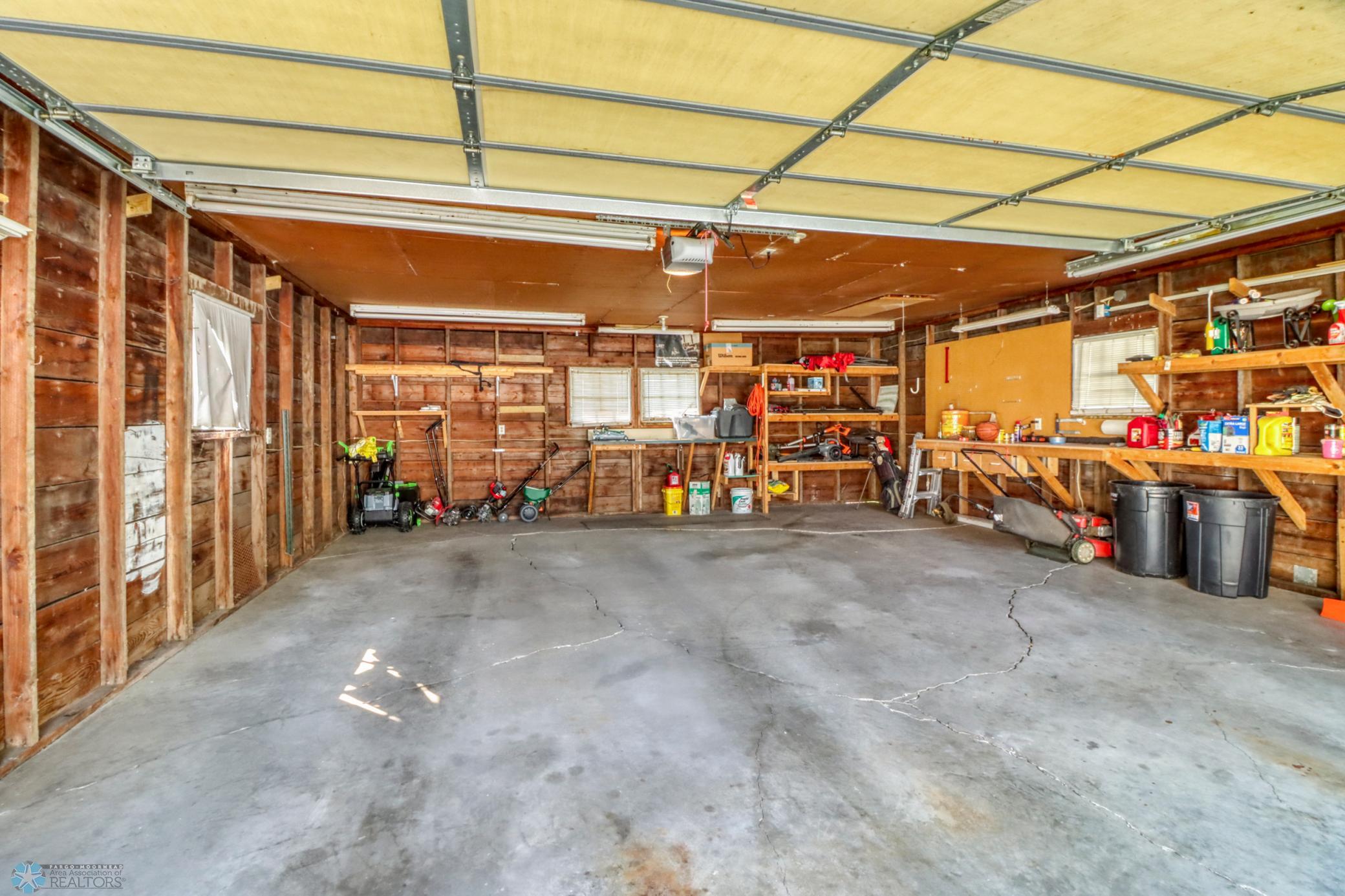 Garage1_1.JPG