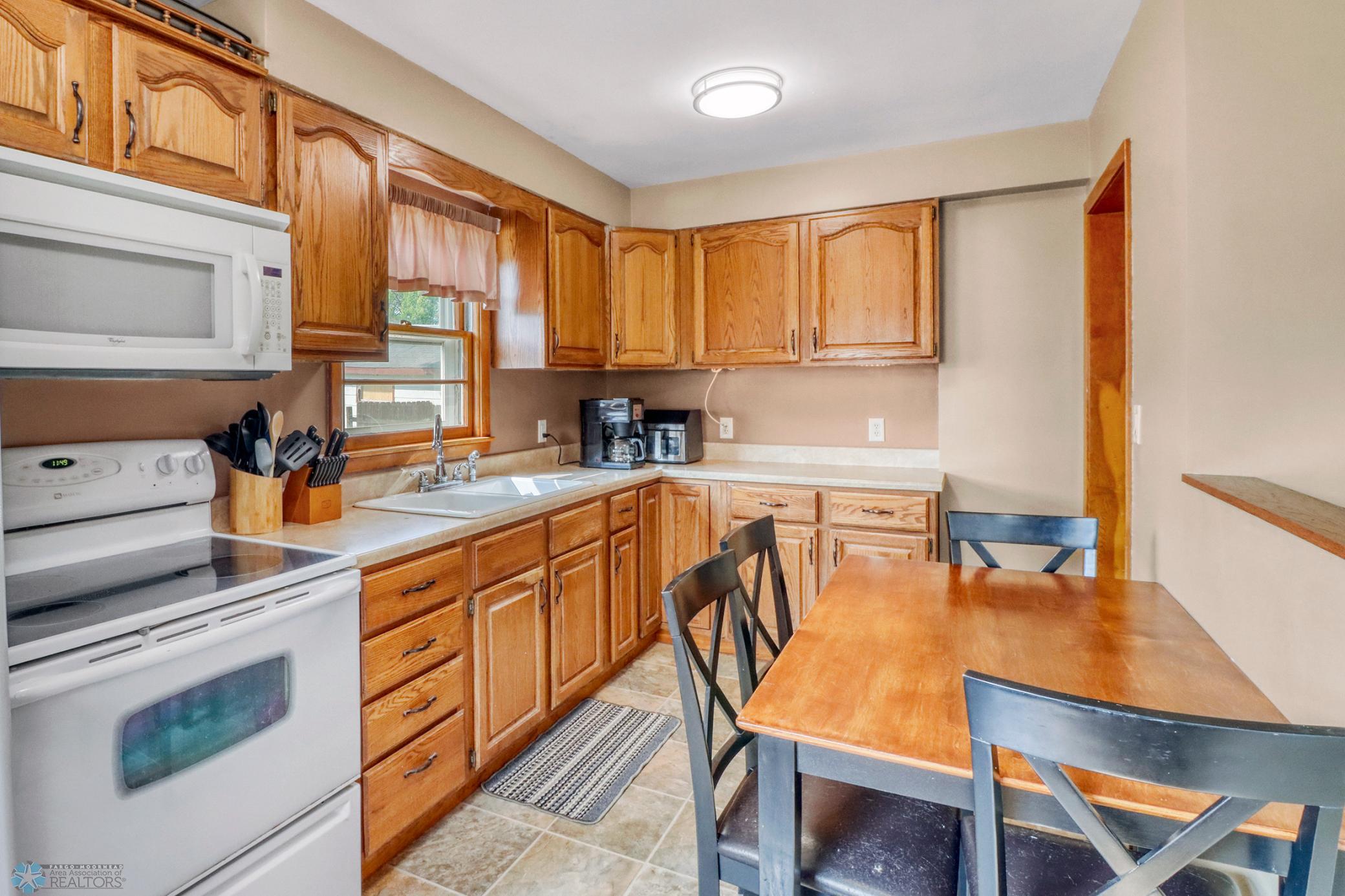Kitchen1_4.JPG