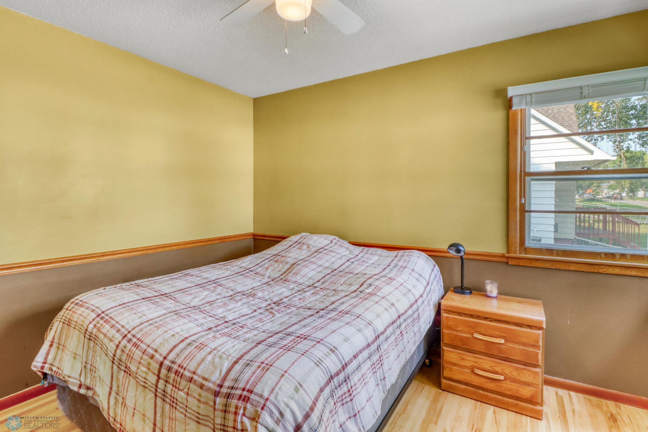 Bedroom2_2.JPG