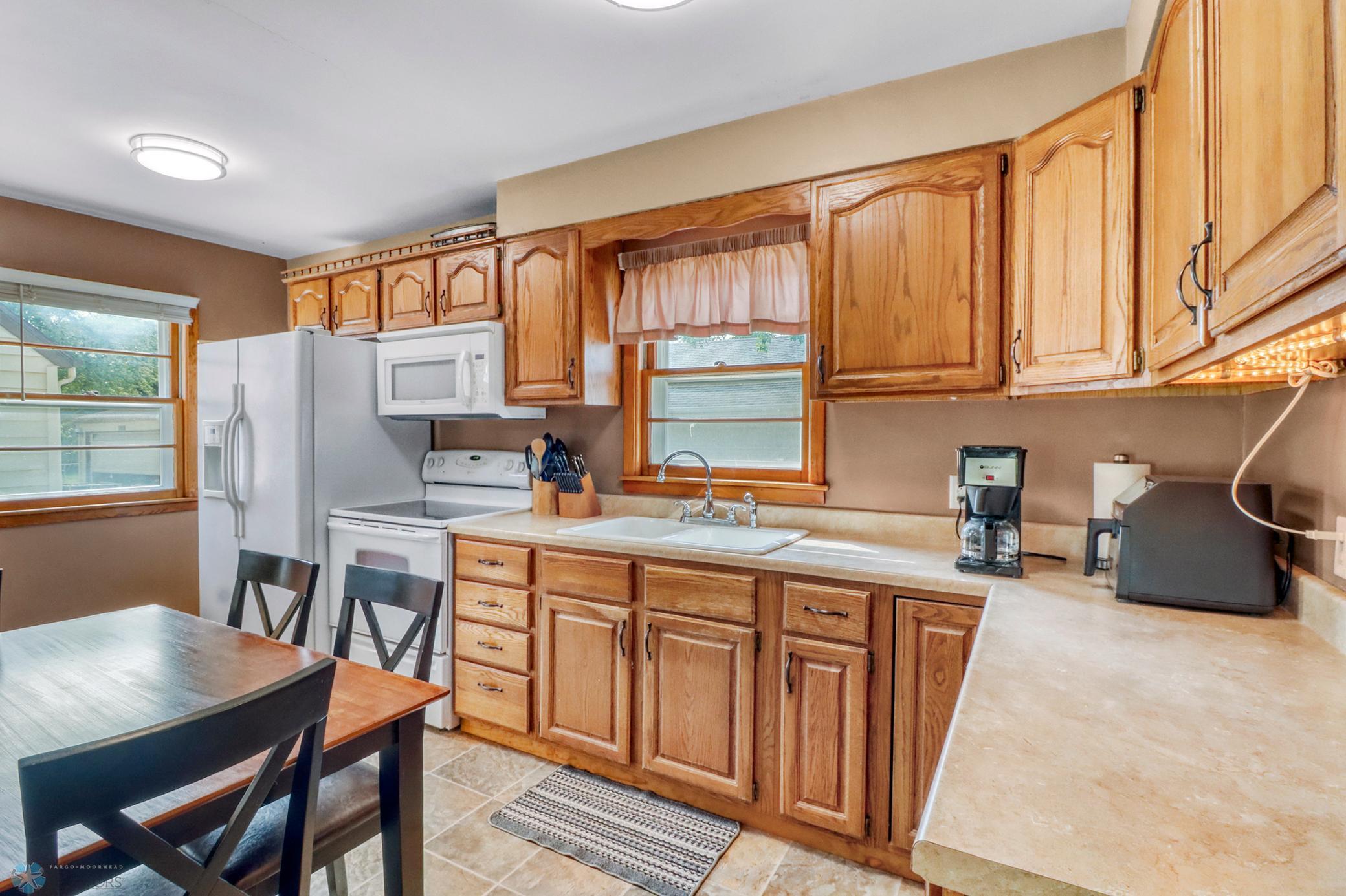 Kitchen1_1.JPG