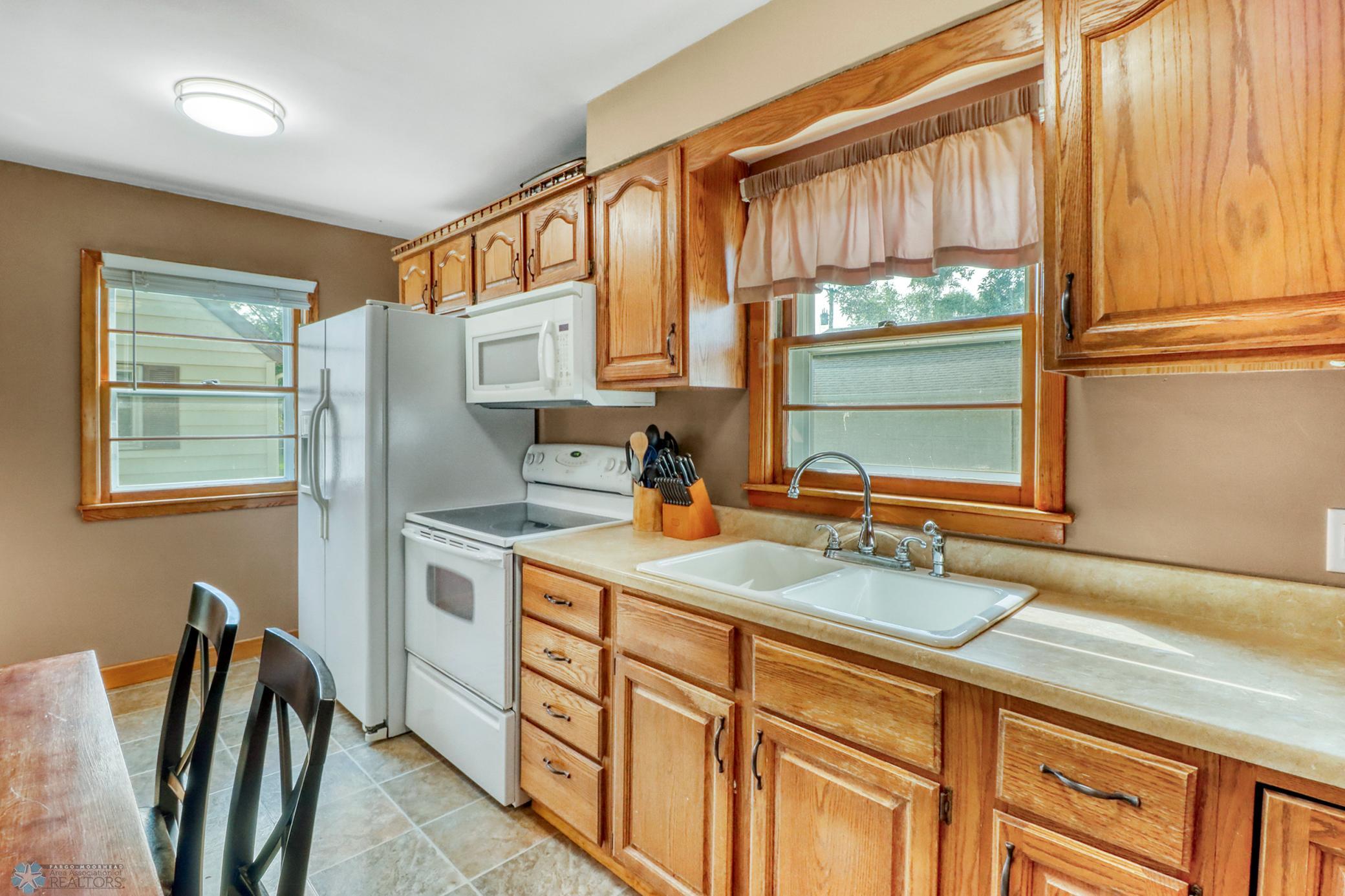 Kitchen1_3.JPG