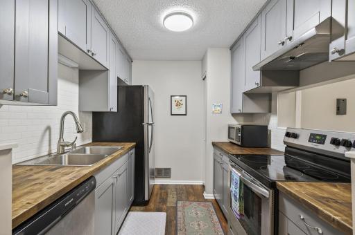 1740 Pleasant Street, H, Saint Paul, MN 55113