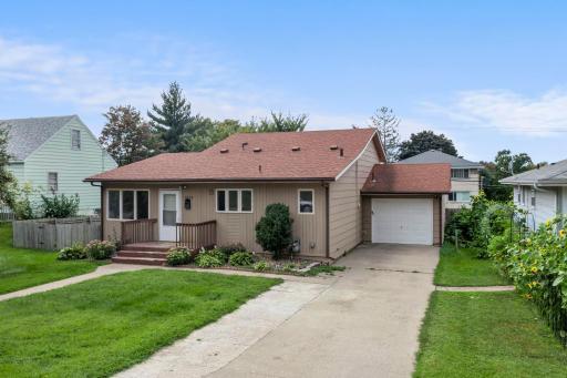 4-web-or-mls-4928 4th St NE (3 of 160).jpg