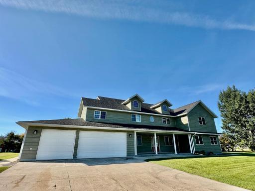 310 7th Street SW, Roseau, MN 56751