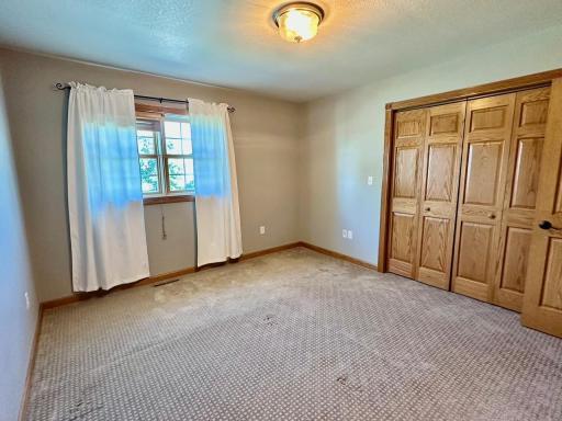 310 7th Street SW, Roseau, MN 56751