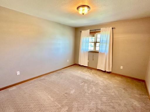 310 7th Street SW, Roseau, MN 56751