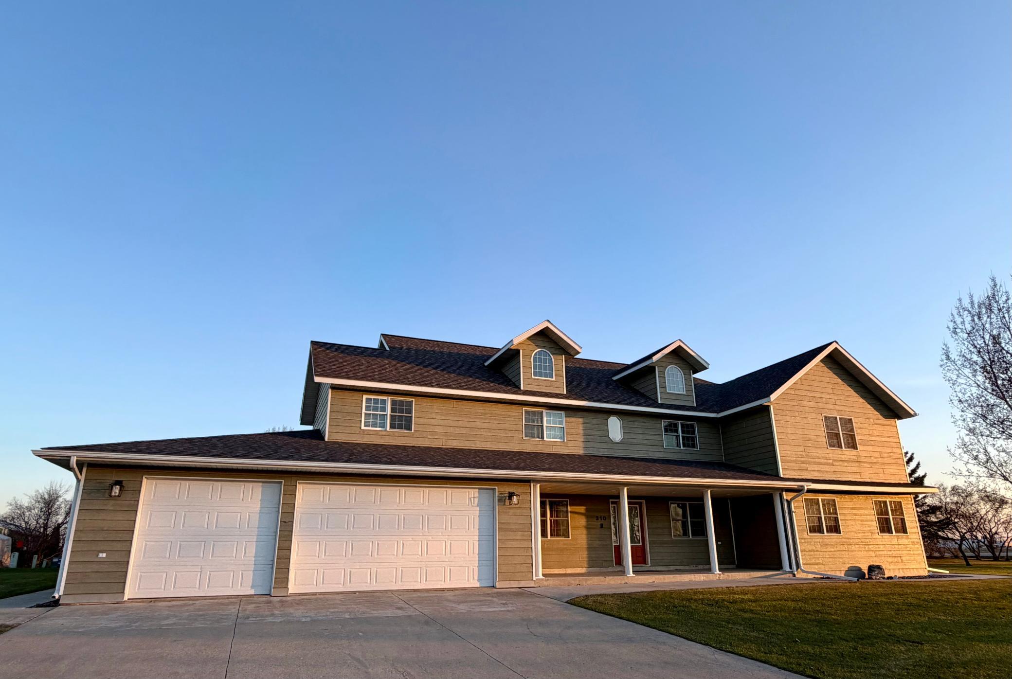 310 7th Street SW, Roseau, MN 56751