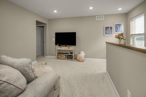 7486 Upper 38th Street N, Oakdale, MN 55128