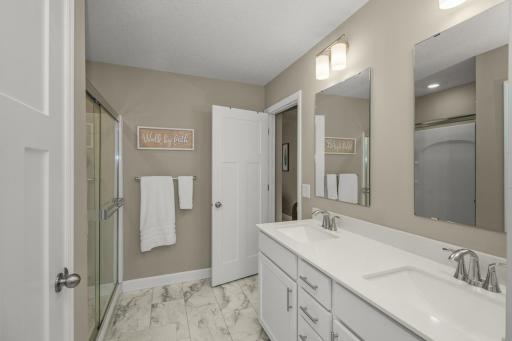 7486 Upper 38th Street N, Oakdale, MN 55128