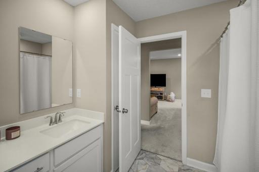 7486 Upper 38th Street N, Oakdale, MN 55128