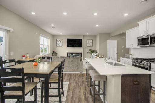 7486 Upper 38th Street N, Oakdale, MN 55128