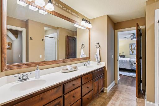 10005 Trails End Road, Chanhassen, MN 55317