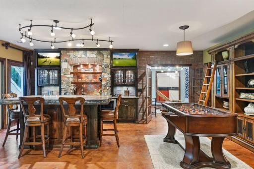 10005 Trails End Road, Chanhassen, MN 55317