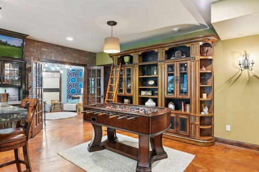 10005 Trails End Road, Chanhassen, MN 55317