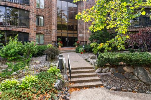 Welcome to effortless elegance and exceptional living in this pristine third-floor condo, nestled in the highly sought-after Dewey Hill Community in Edina.