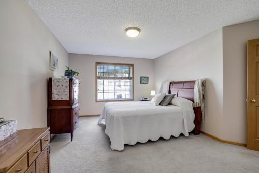 6811 Pine Crest Trail S, Cottage Grove, MN 55016