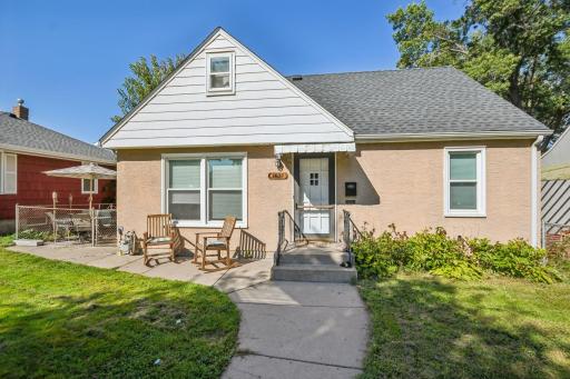 1637 Iowa Avenue E, Saint Paul, MN 55106