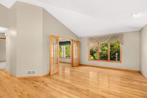 1985 Cope Avenue E, Saint Paul, MN 55109