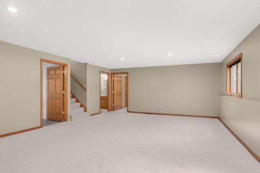 1985 Cope Avenue E, Saint Paul, MN 55109