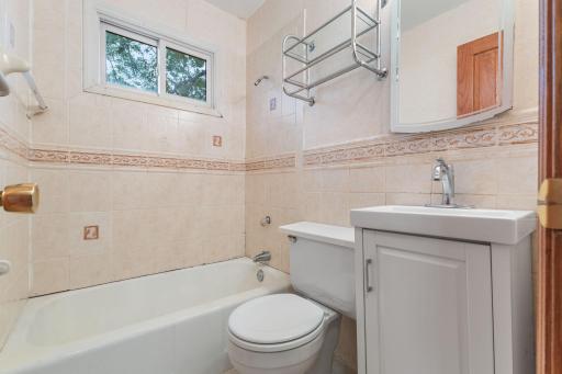 9131 Oakland Avenue S, Minneapolis, MN 55420