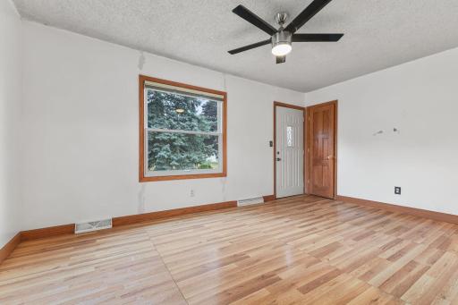 9131 Oakland Avenue S, Minneapolis, MN 55420