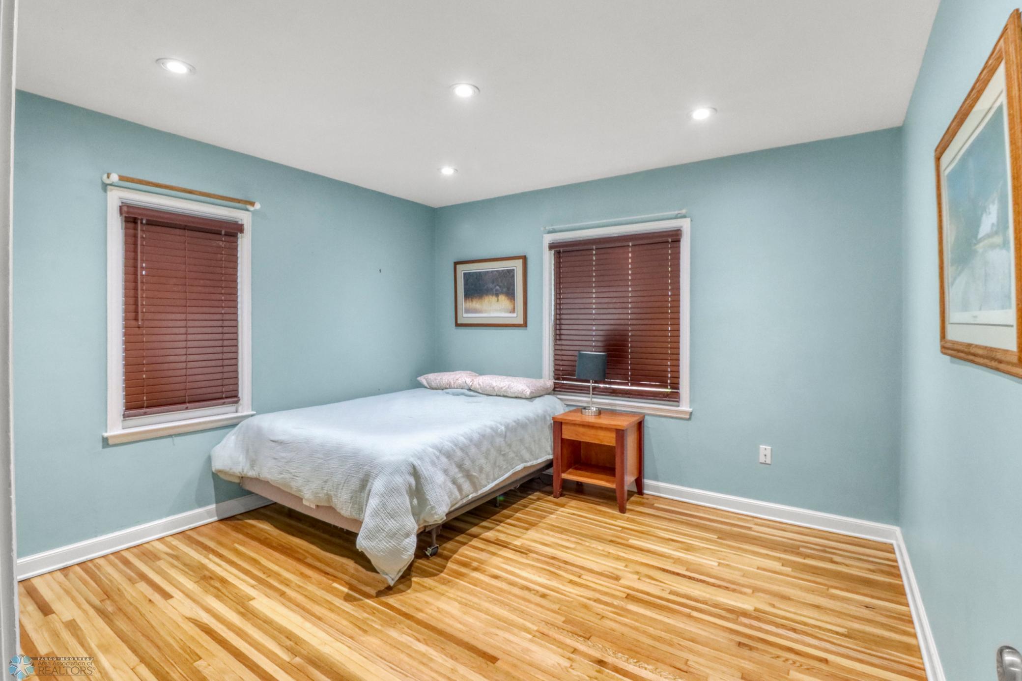 Bedroom1_1.JPG