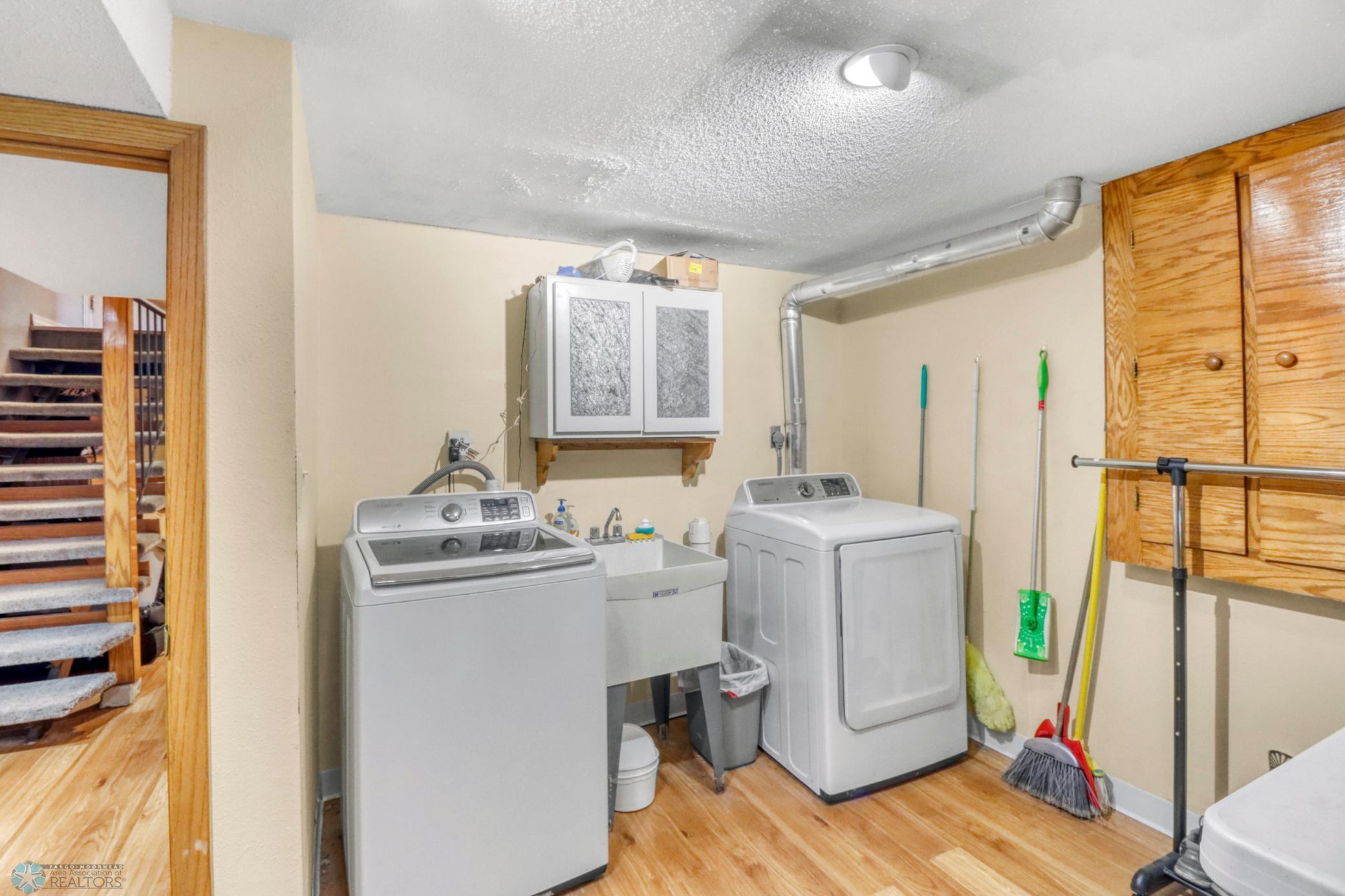 Laundry1_1.JPG