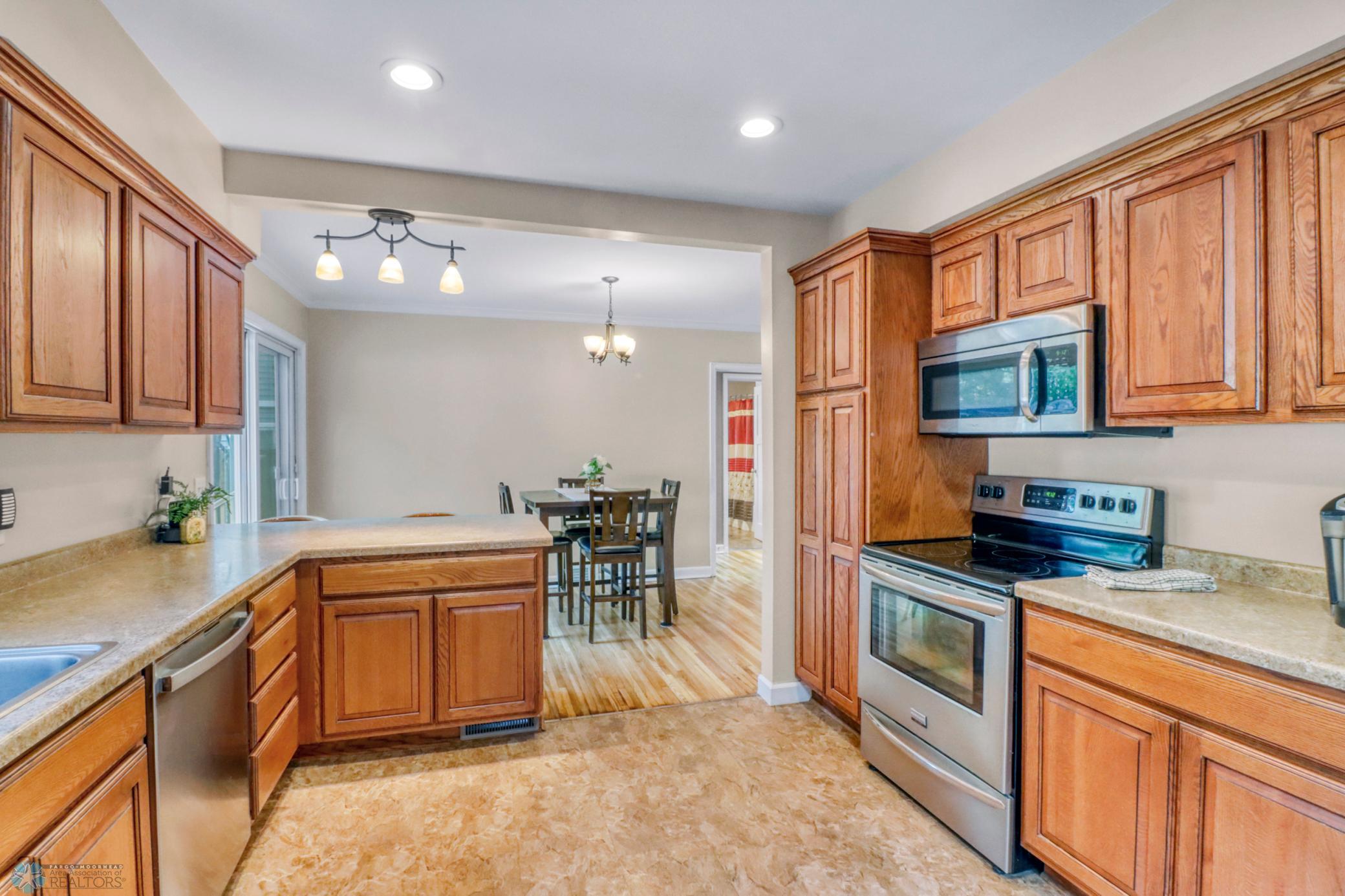 Kitchen1_5.JPG