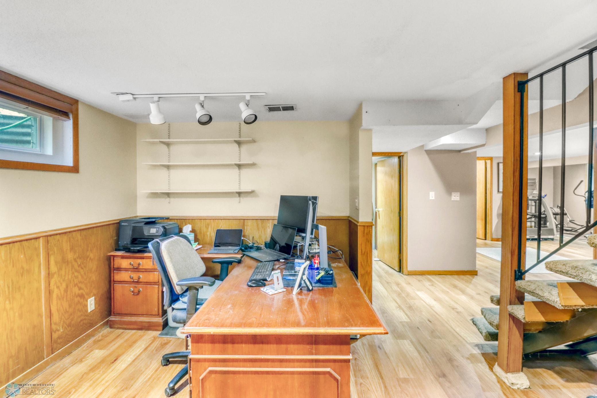 Basement Office1_1.JPG