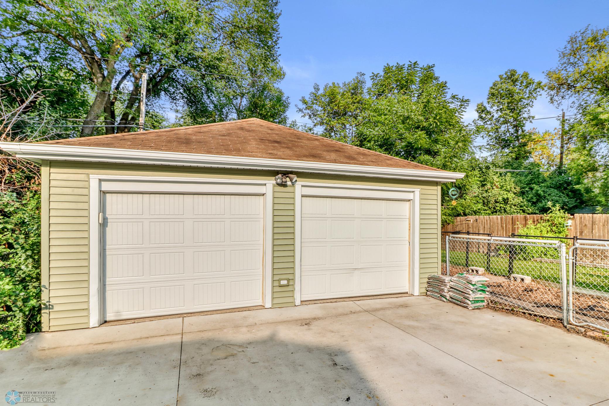 Garage1_1.JPG