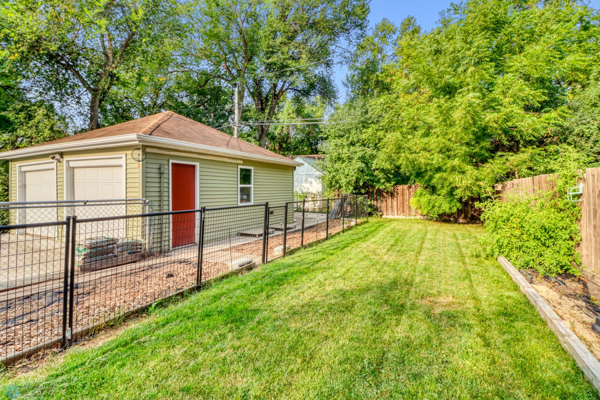 Backyard1-4.JPG