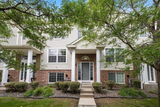 907 Ledgestone Drive, Saint Paul, MN 55115