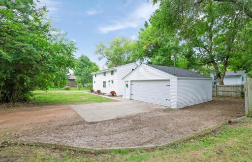 6690 Nez Perce Drive, Chanhassen, MN 55317