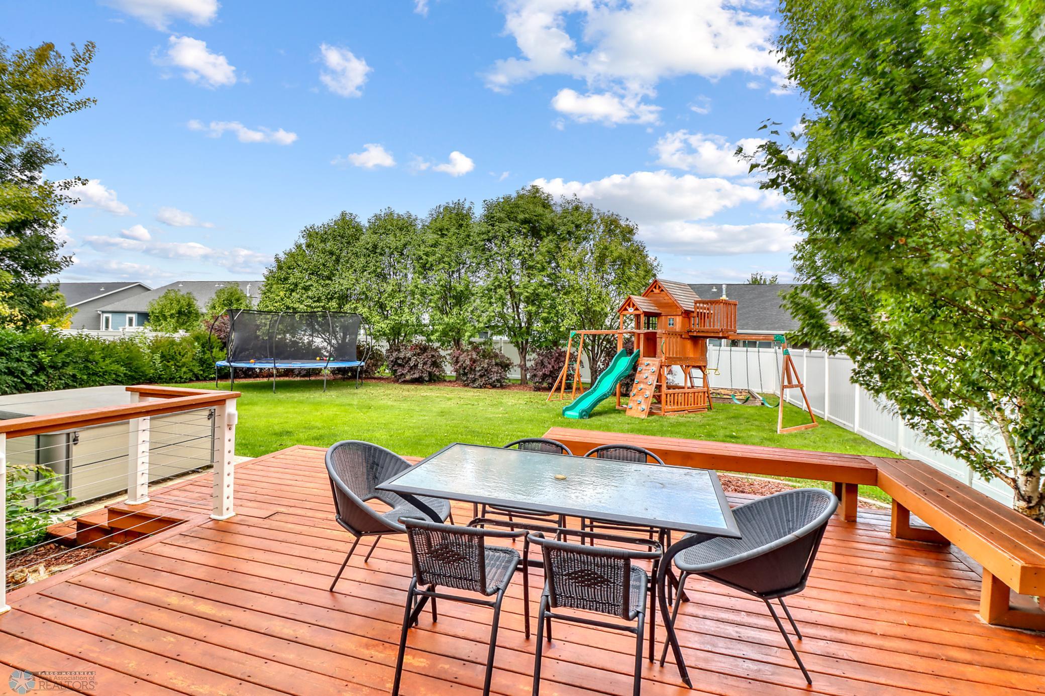Backyard_deck1_1.JPG