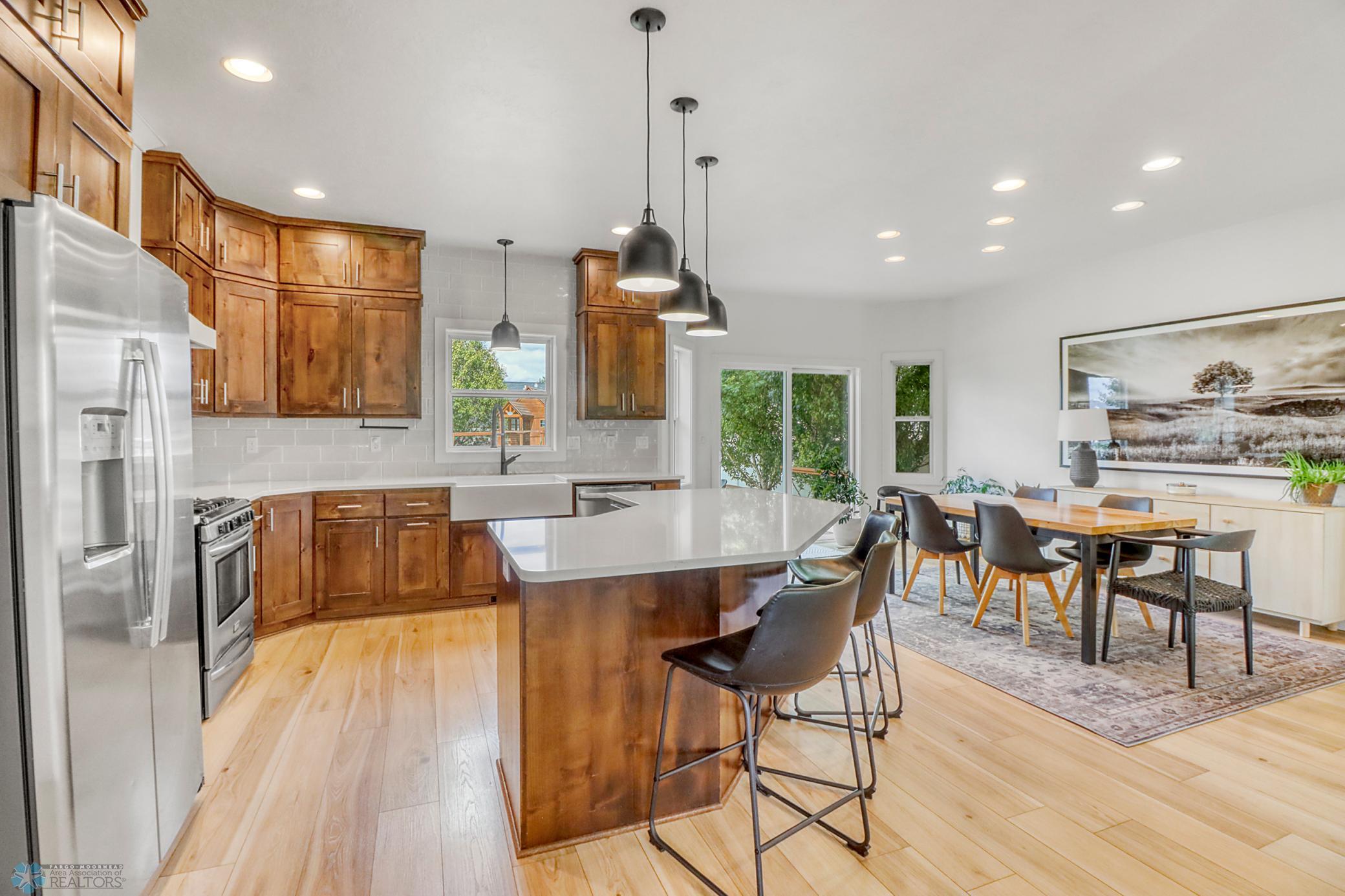 Kitchen1_2.JPG