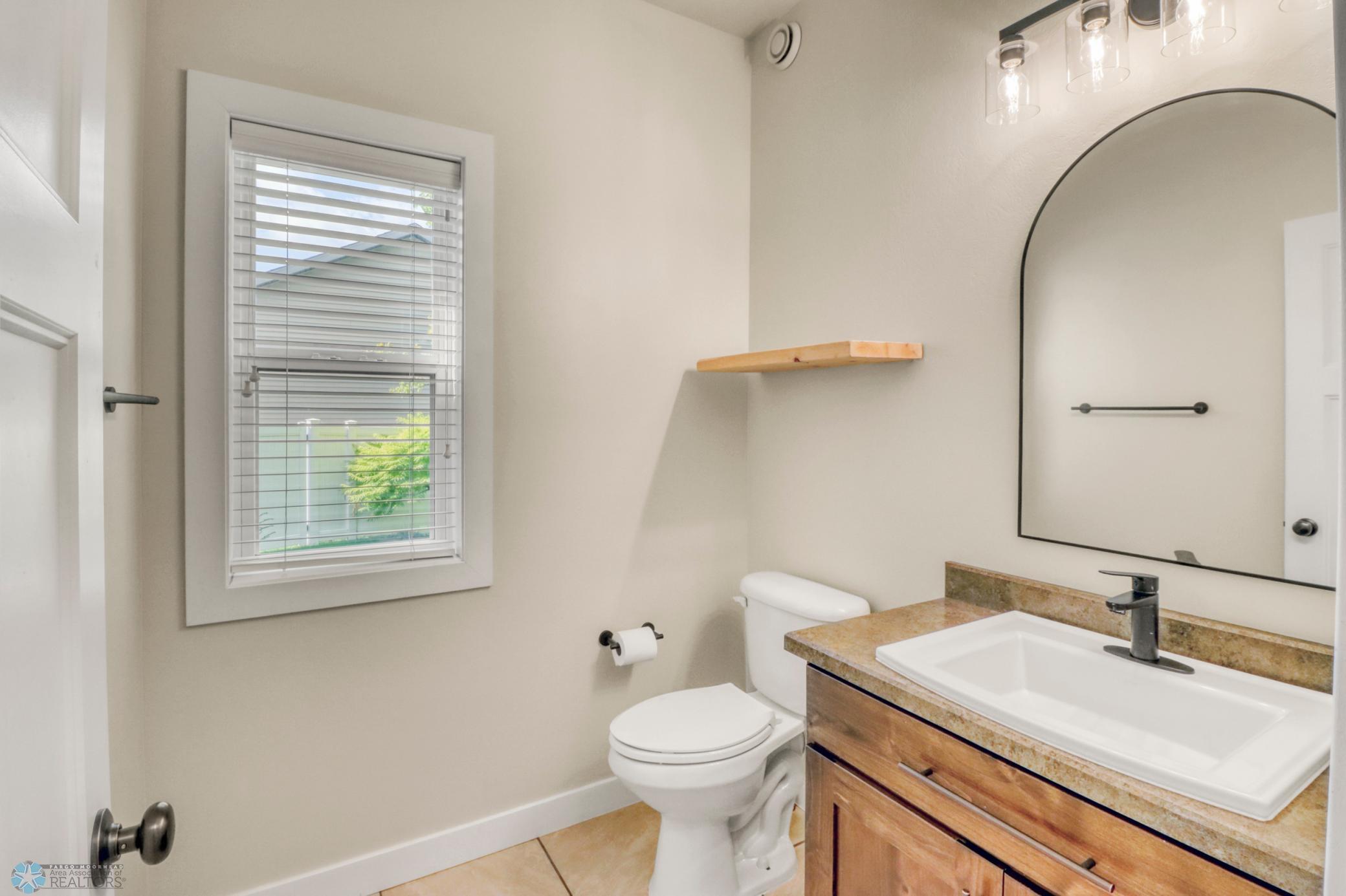 Half-bath1_1.JPG