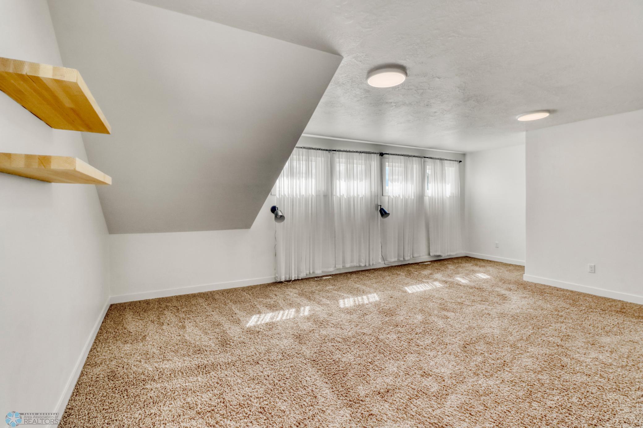 Primary Bedroom1_1.JPG