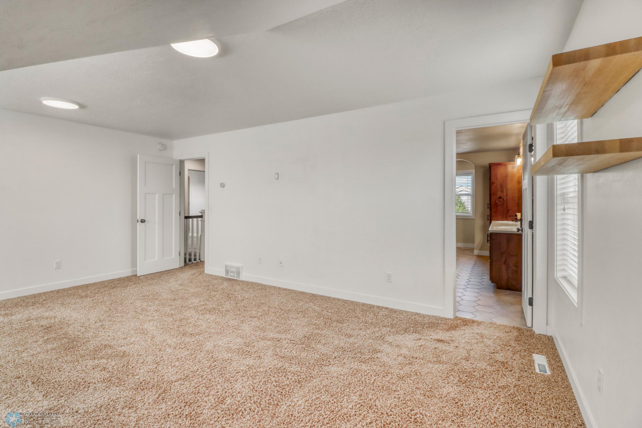 Primary Bedroom1_3.JPG