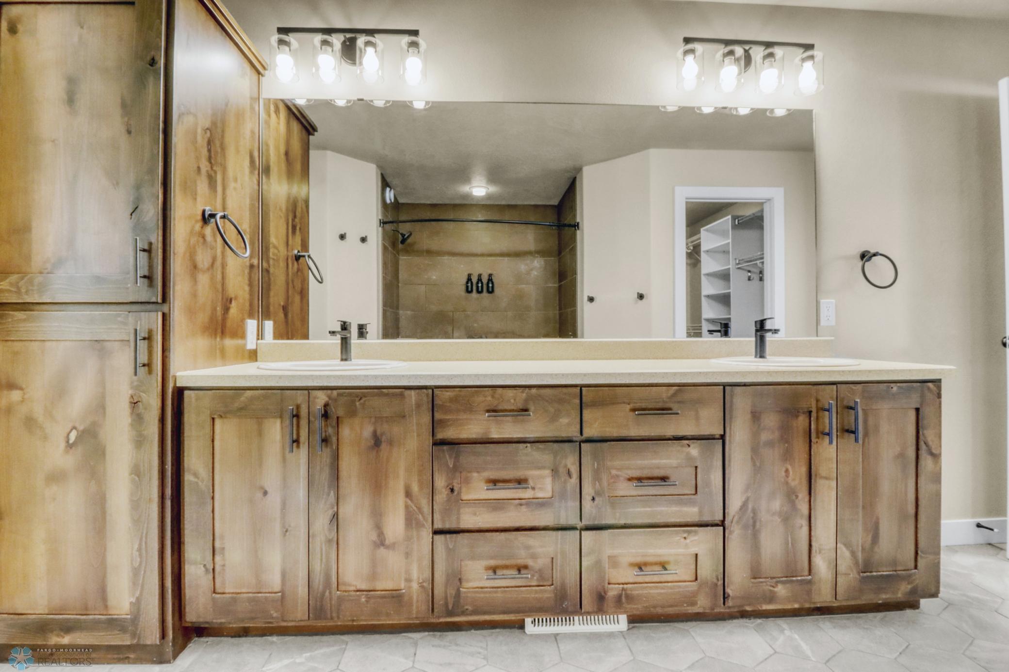 Primary Bathroom1_2.JPG