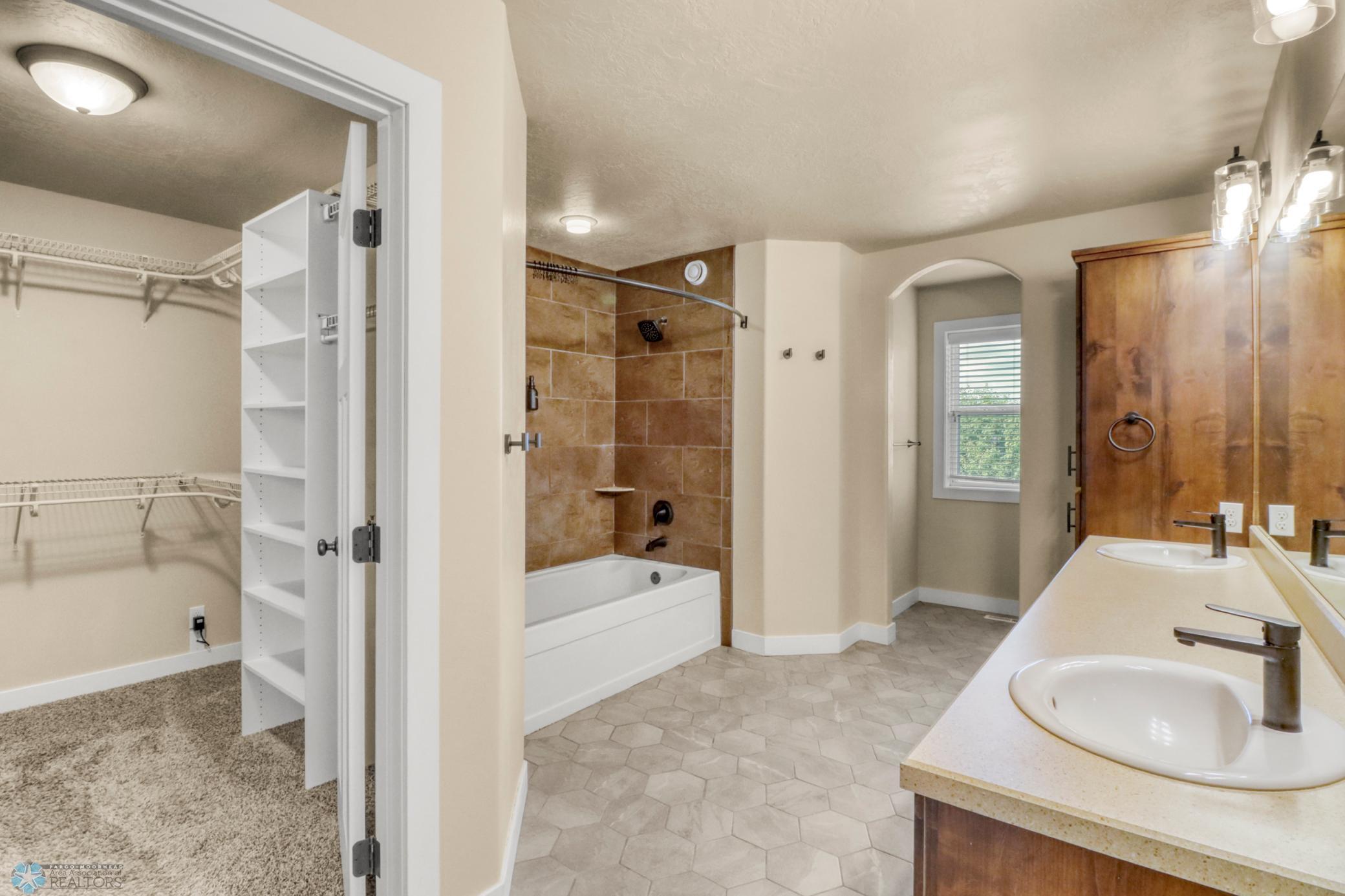 Primary Bathroom1_1.JPG
