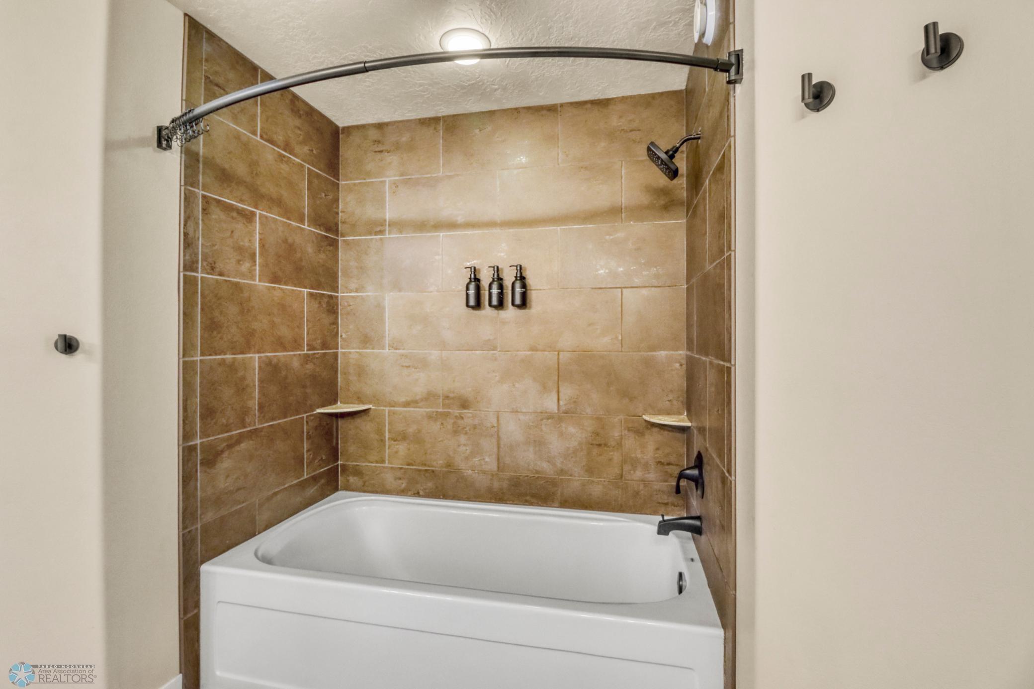 Primary Bathroom1_4.JPG