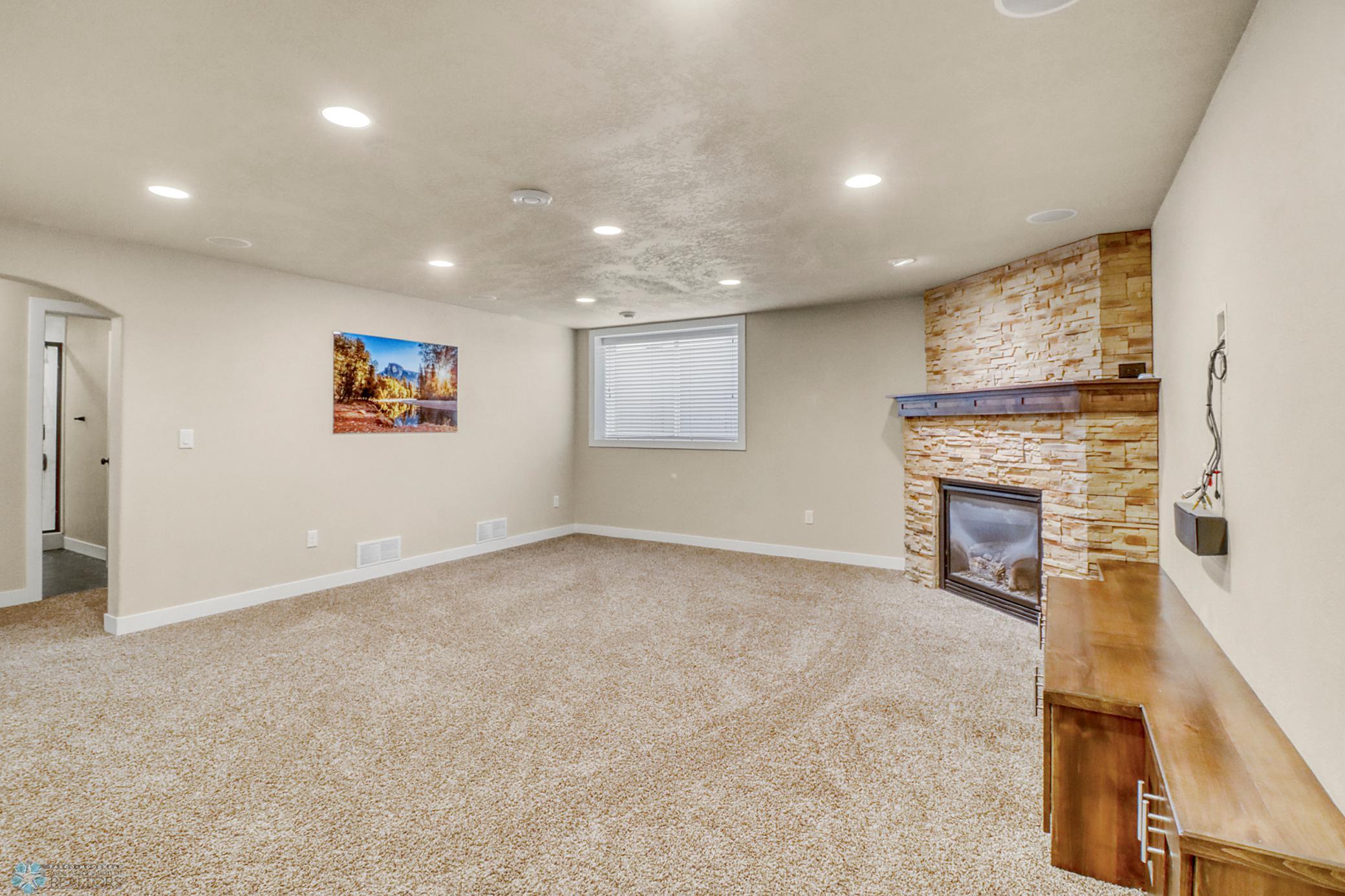 Basement1_2.JPG