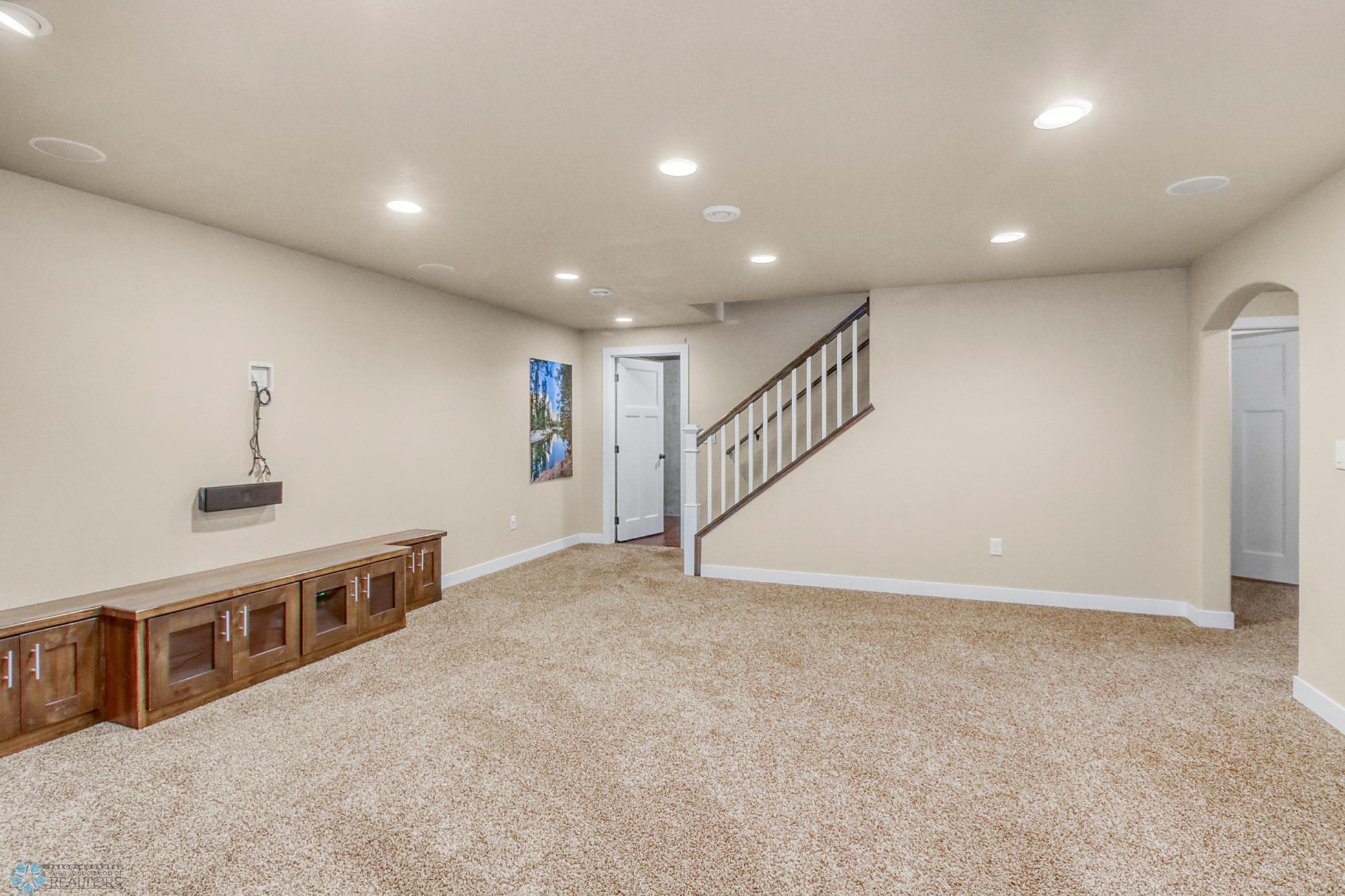 Basement1_4.JPG