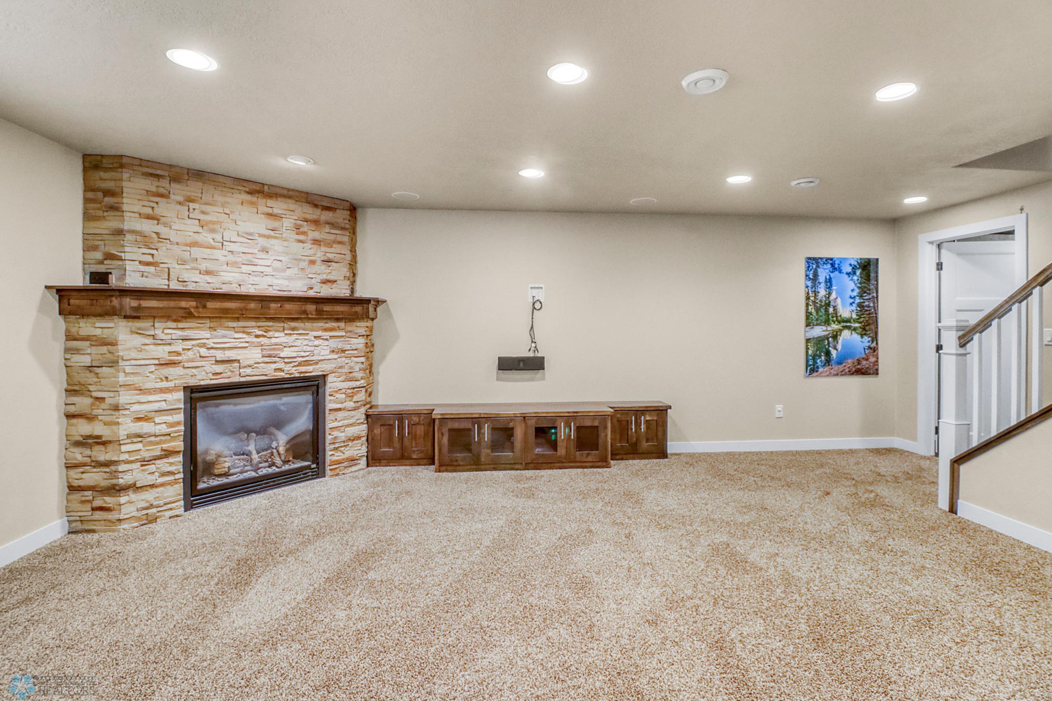 Basement1_3.JPG